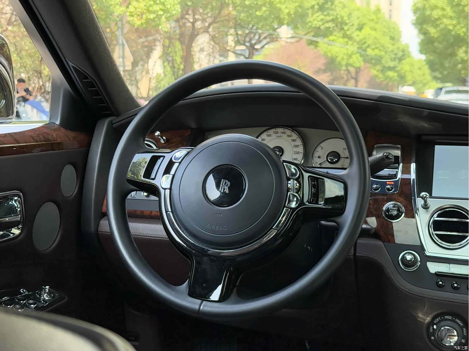 Rolls-Royce Ghost, 2015 11