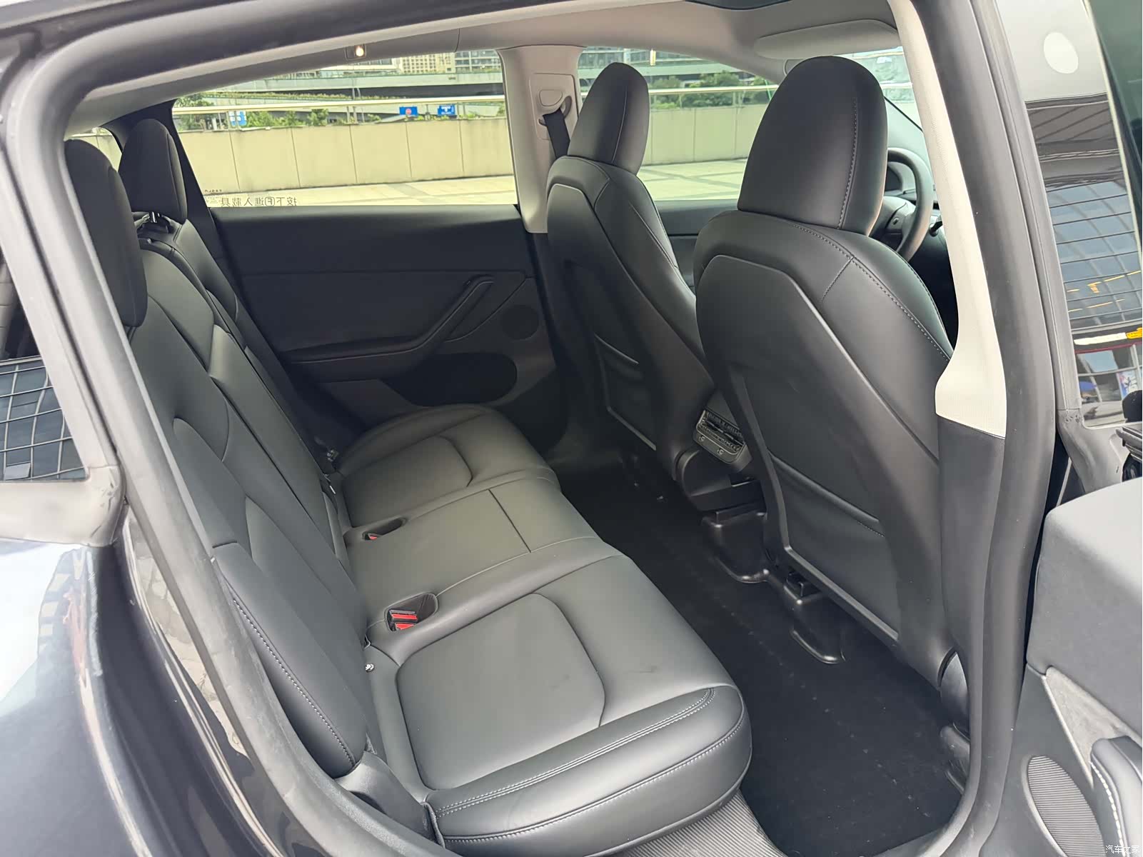 Tesla Model Y, 2024 8