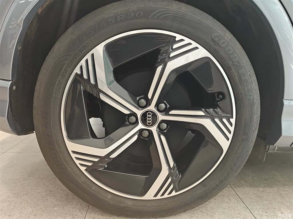 Audi Q4 e-tron, 2024 14