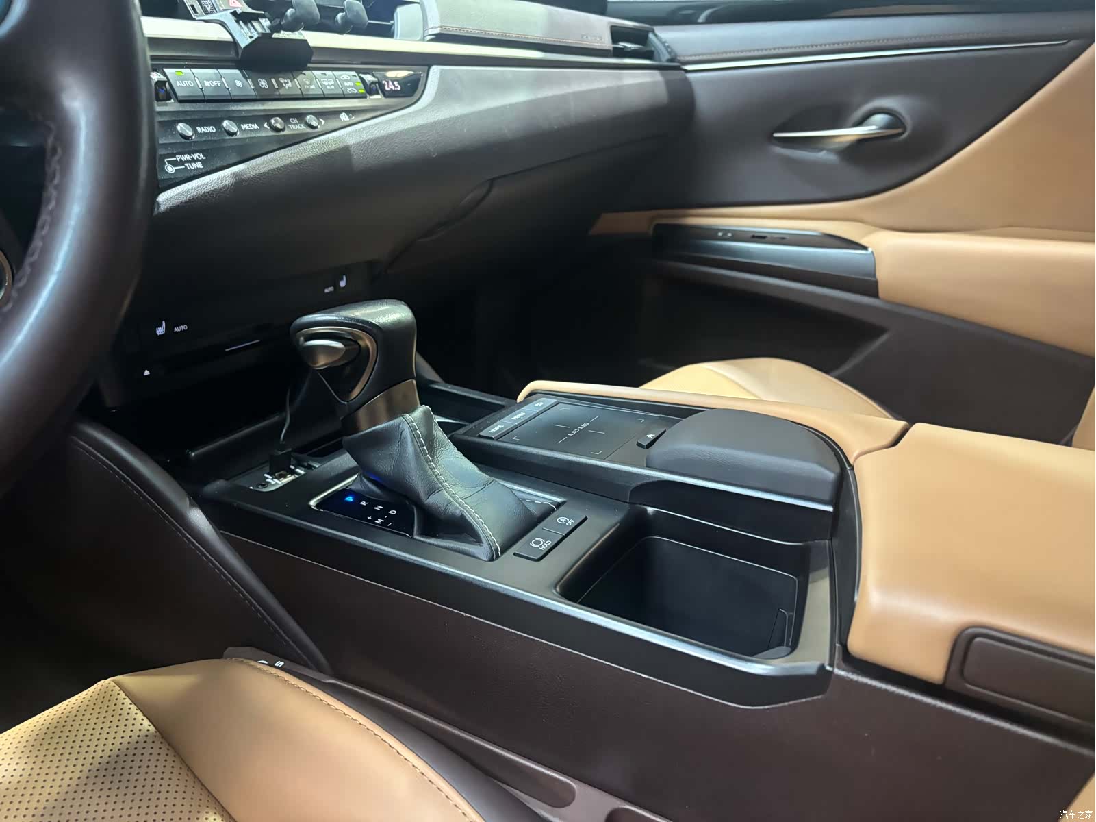 Lexus ES, 2020 18