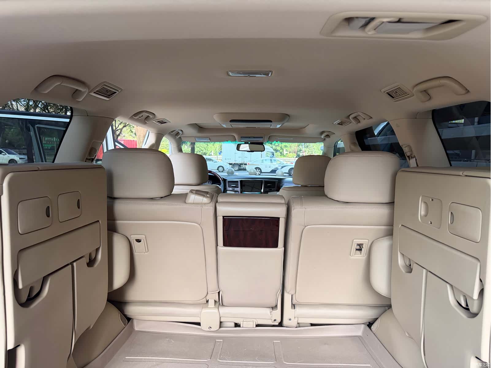 Lexus LX, 2011 11