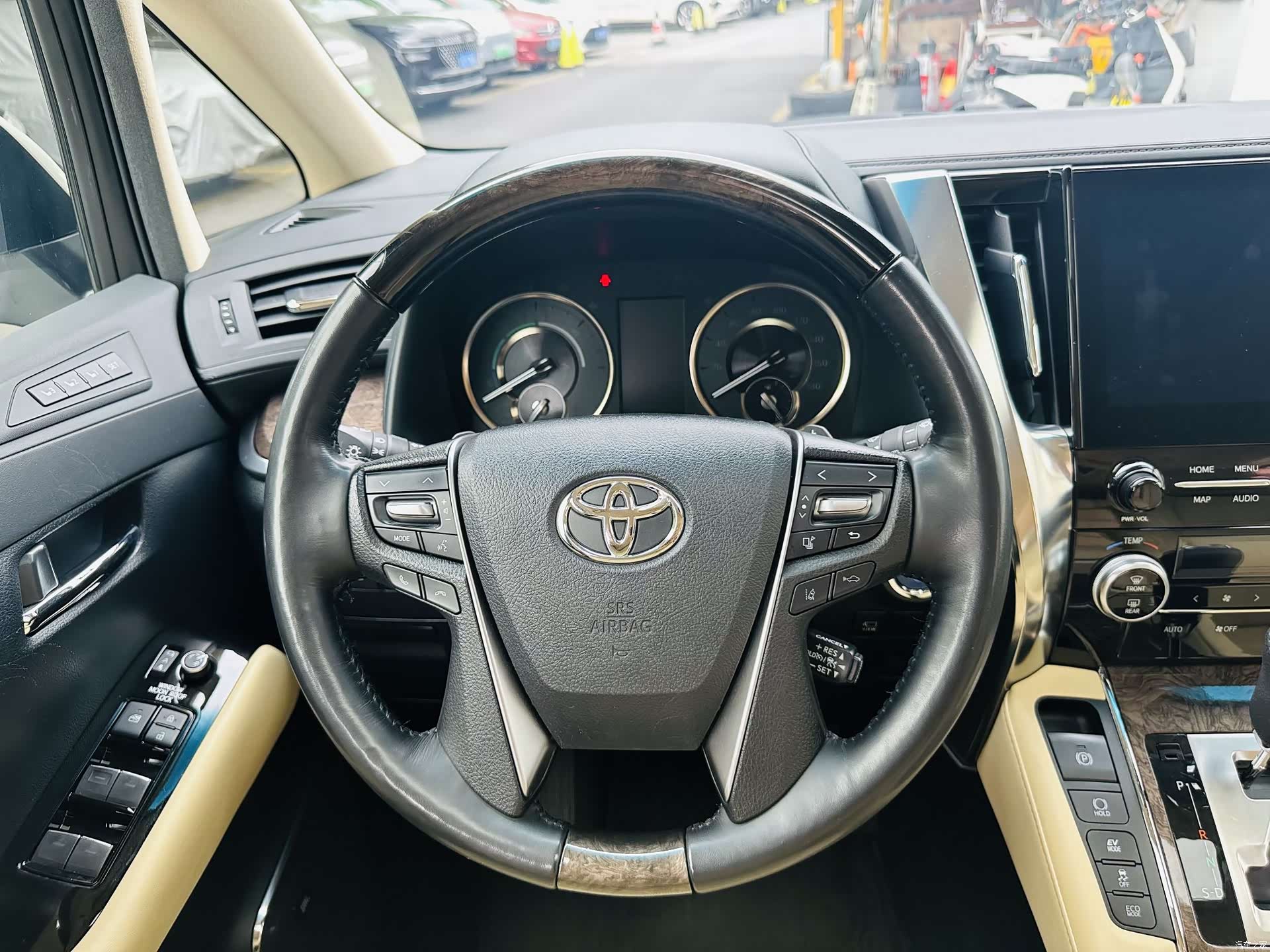 Toyota Alphard, 2023 15