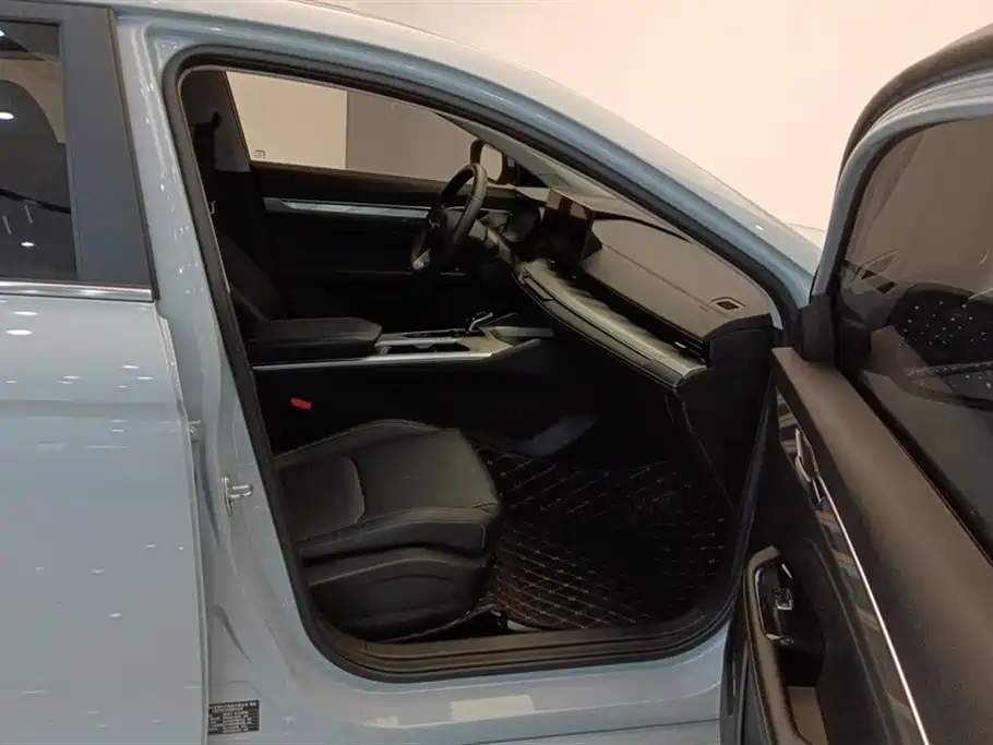 Geely Emgrand L HiP