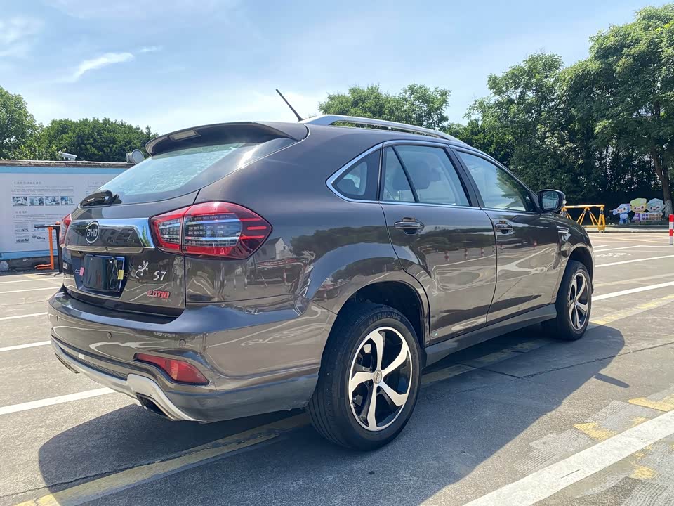 BYD S7