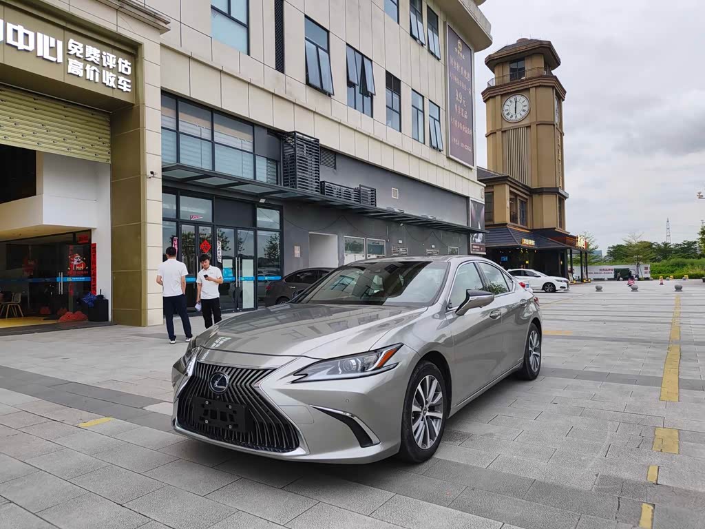 Lexus ES