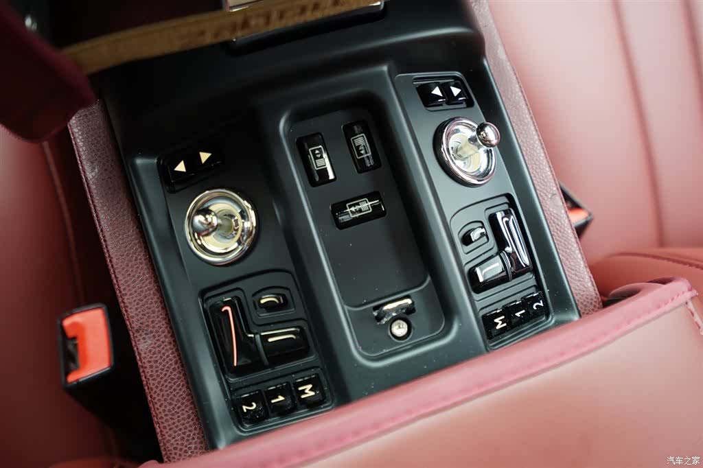 Rolls-Royce Phantom, 2012 8