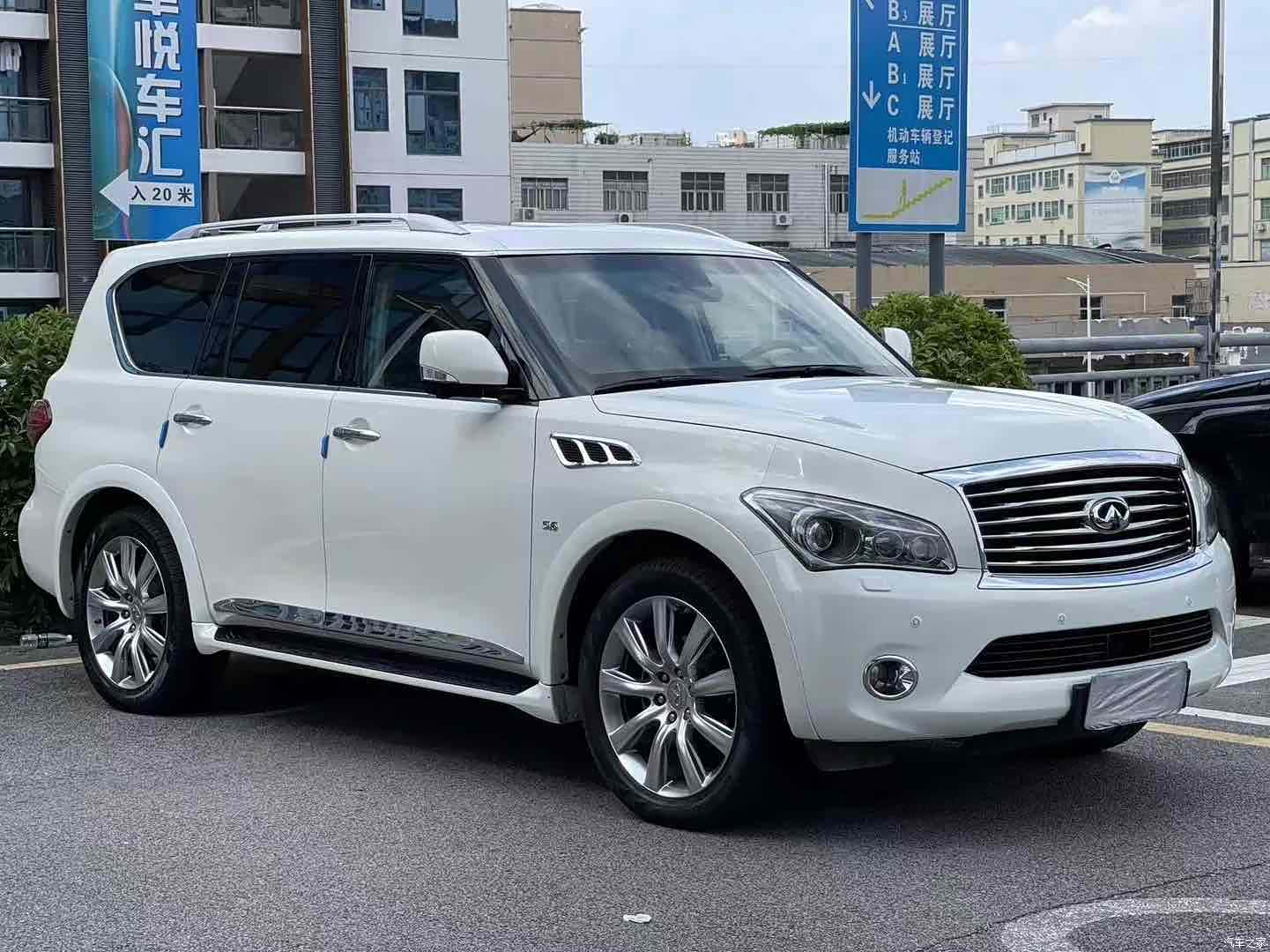 Infiniti QX80, 2014 3