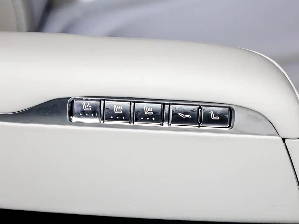 AITO Ask the world M9