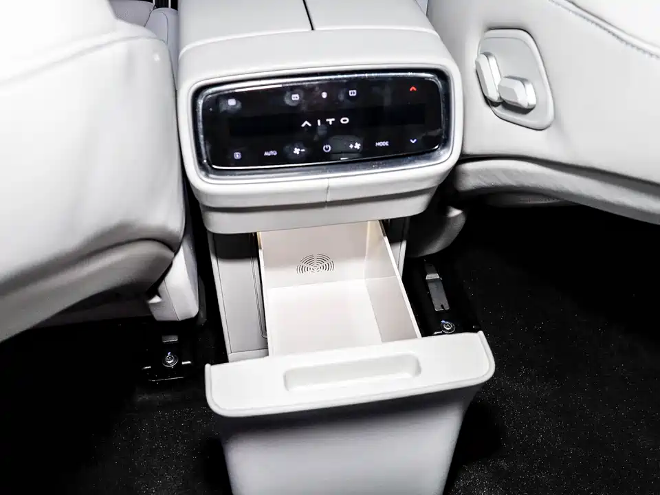 AITO Ask the world M9