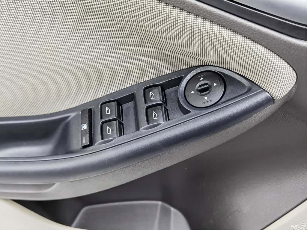 Ford Focus, 2014 9