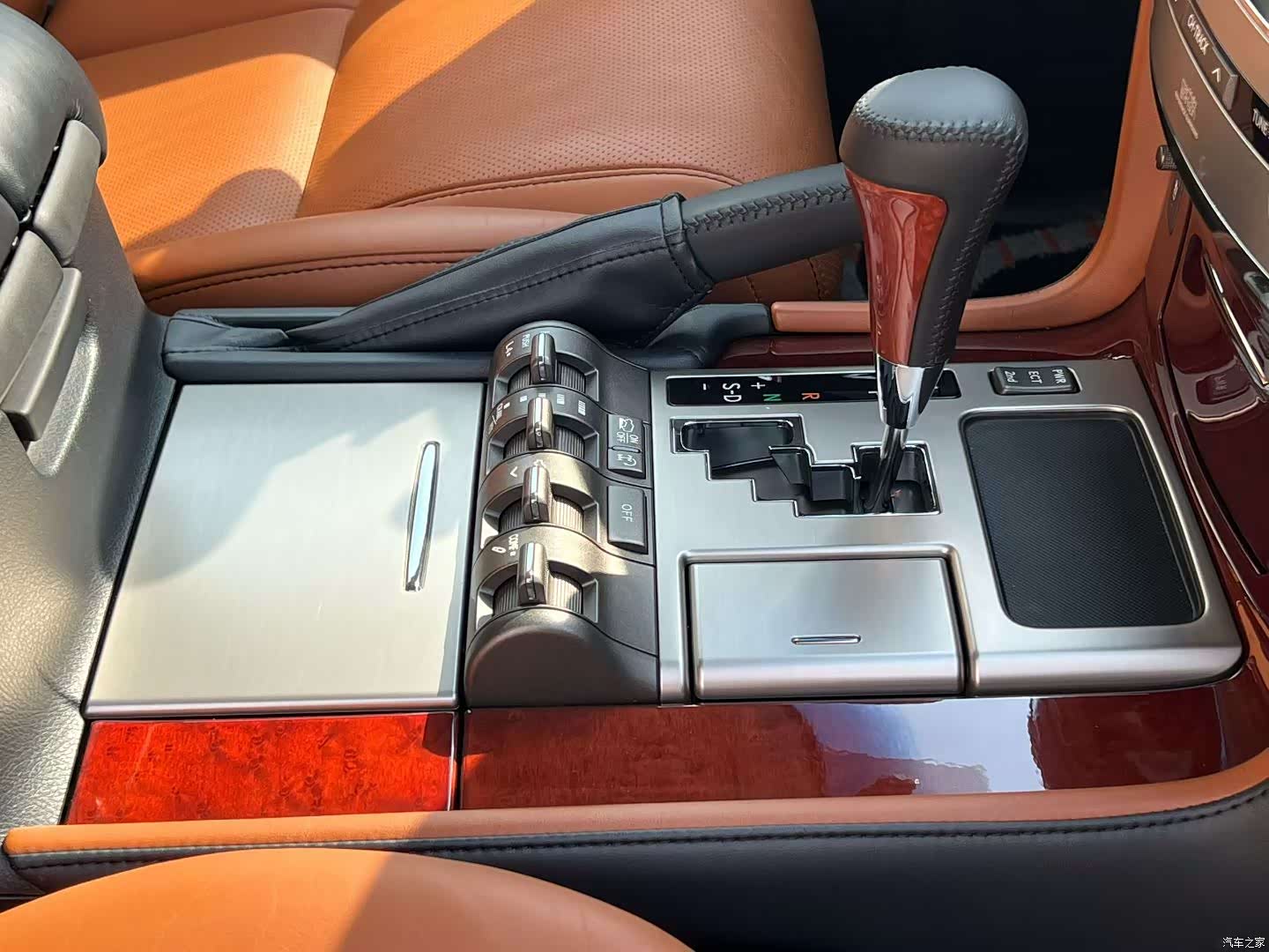 Lexus LX, 2013 21