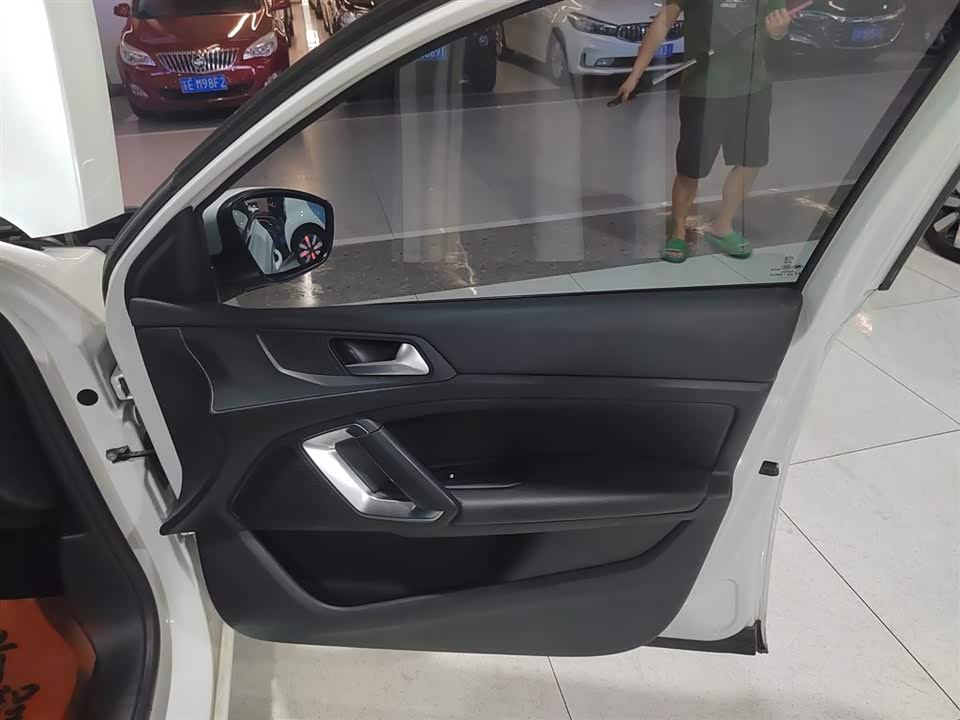 Peugeot 408