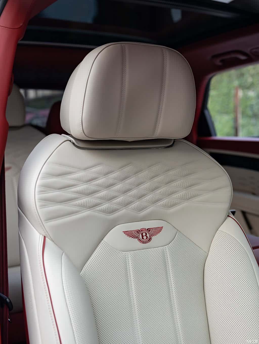 Bentley Bentayga, 2026 19