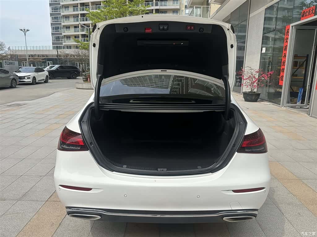 Mercedes-Benz E-Class, 2022 24