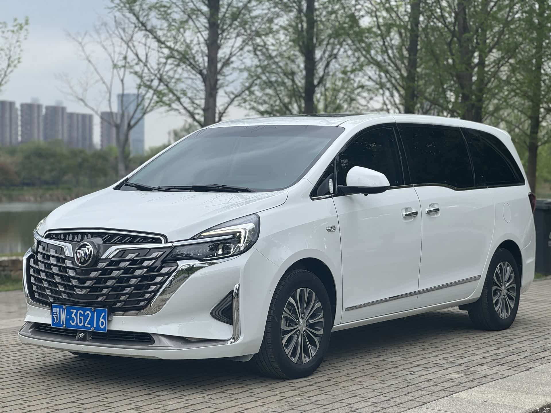 Buick GL8, 2022 1