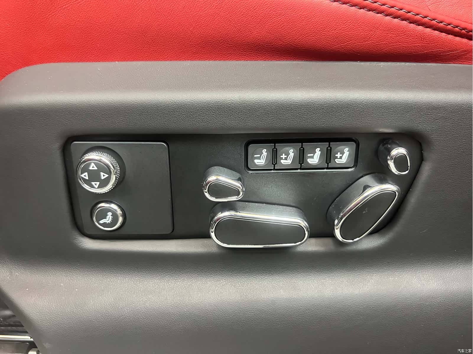 Bentley Bentayga, 2023 27