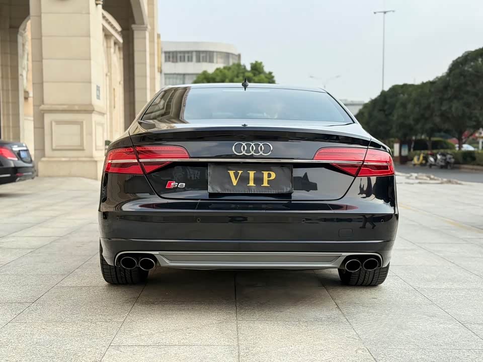 Audi S8