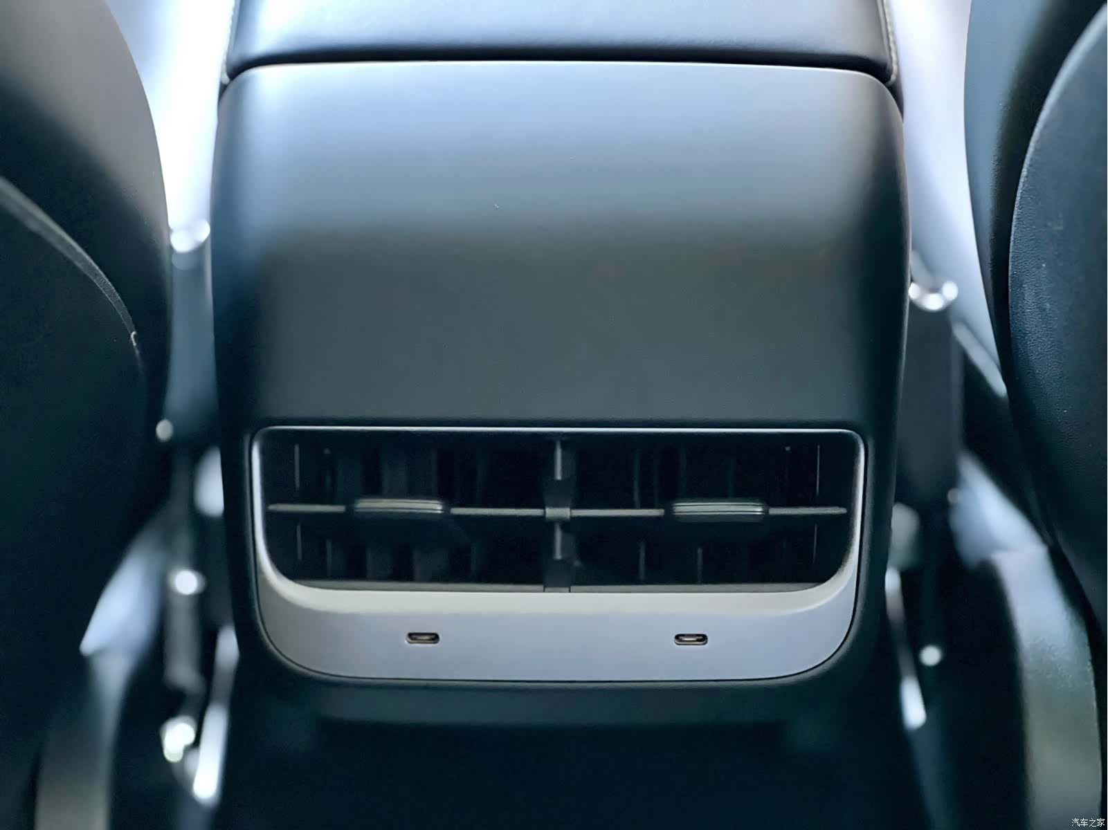 Tesla Model Y, 2023 15