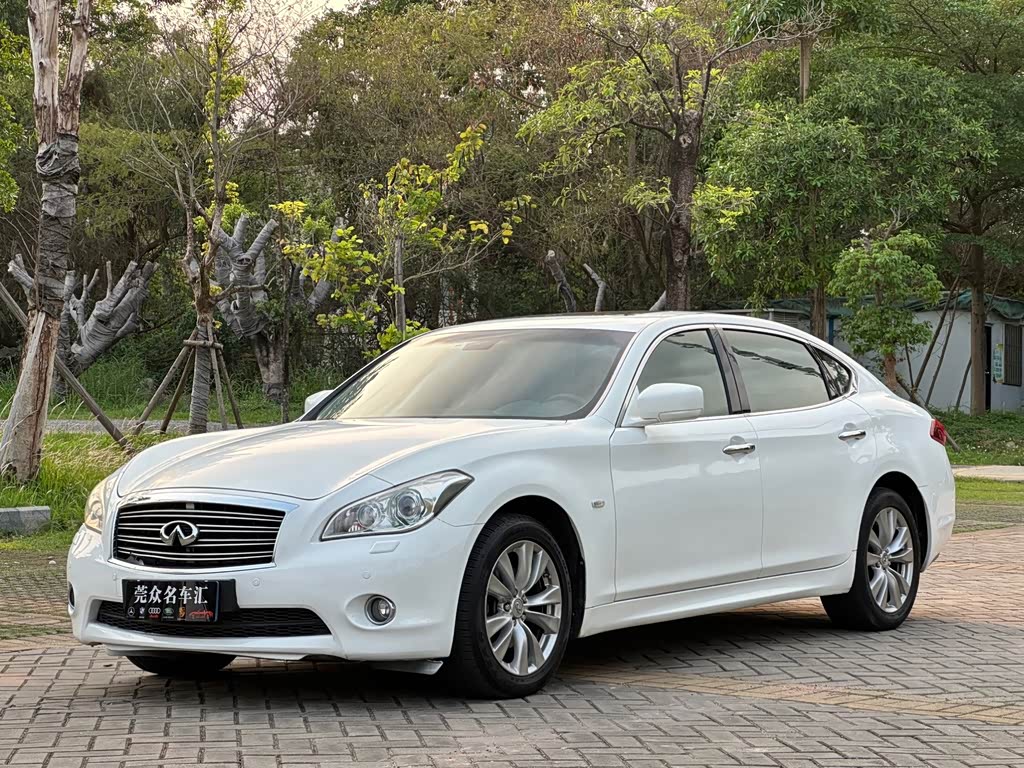 Infiniti M