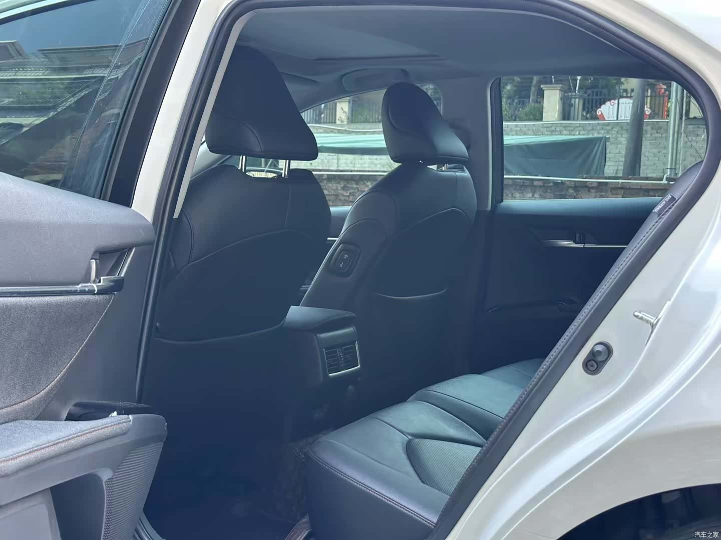 Toyota Camry, 2024 все фото