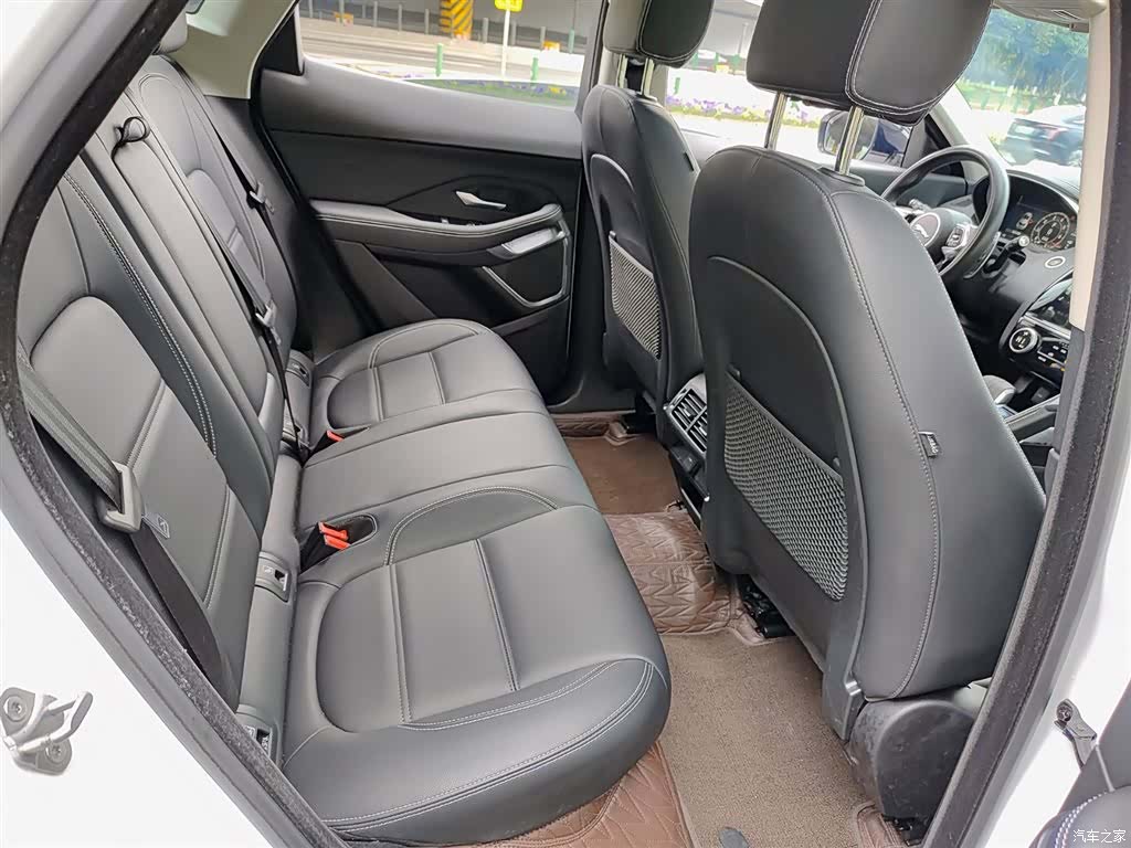 Land Rover E-PACE, 2025 11