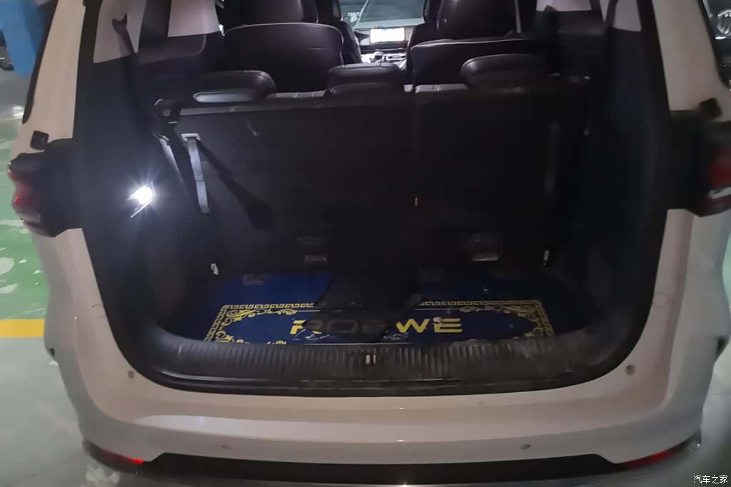 Roewe iMAX8, 2021 4