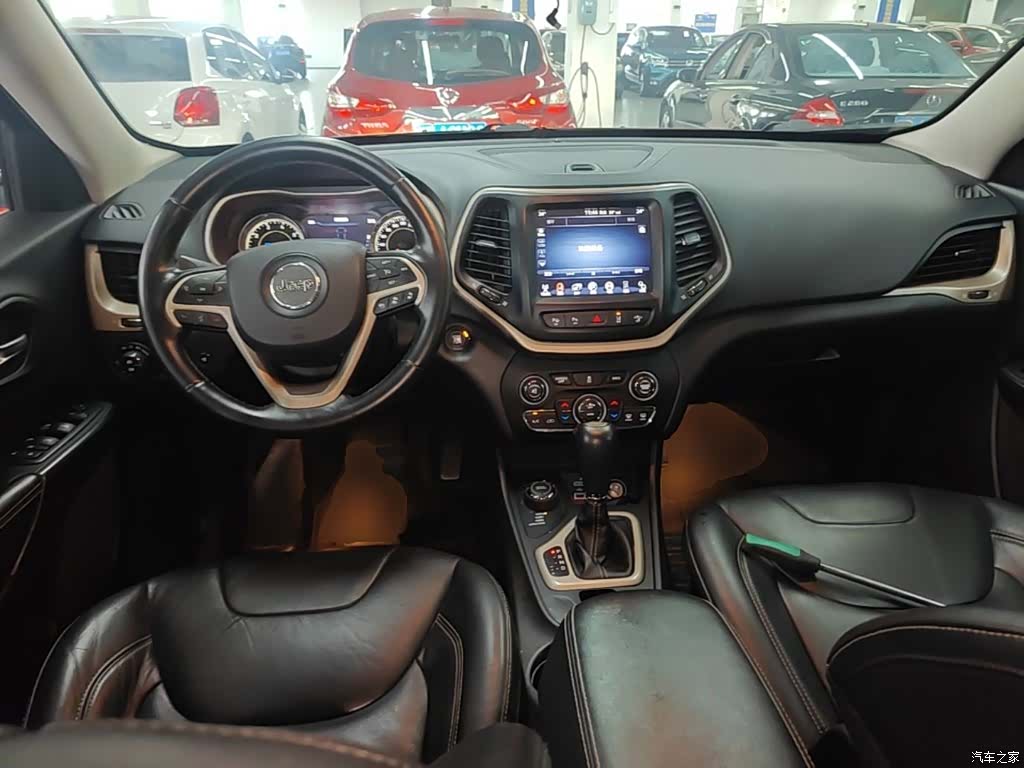 Jeep Cherokee, 2015 10