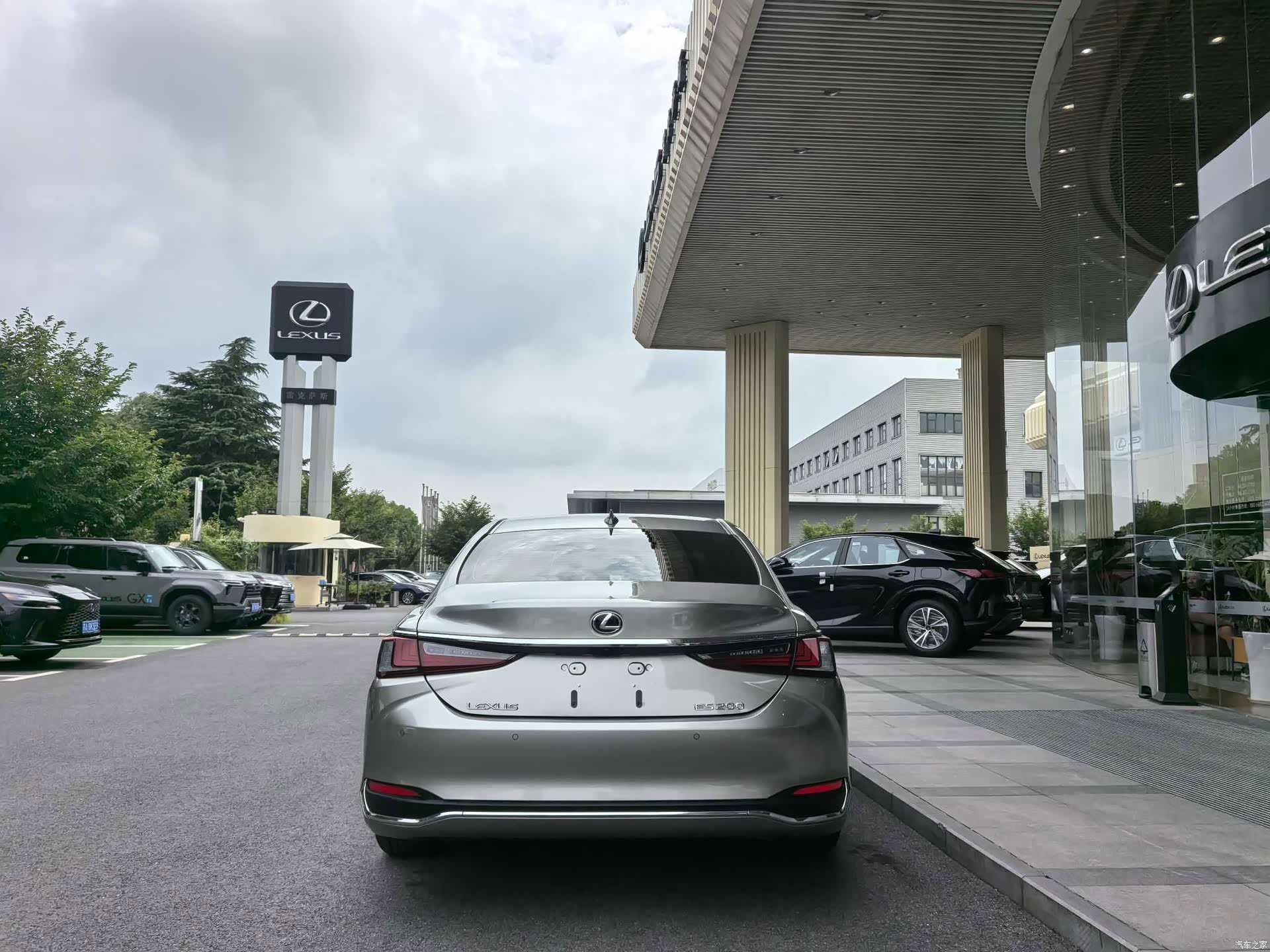 Lexus ES, 2024 10