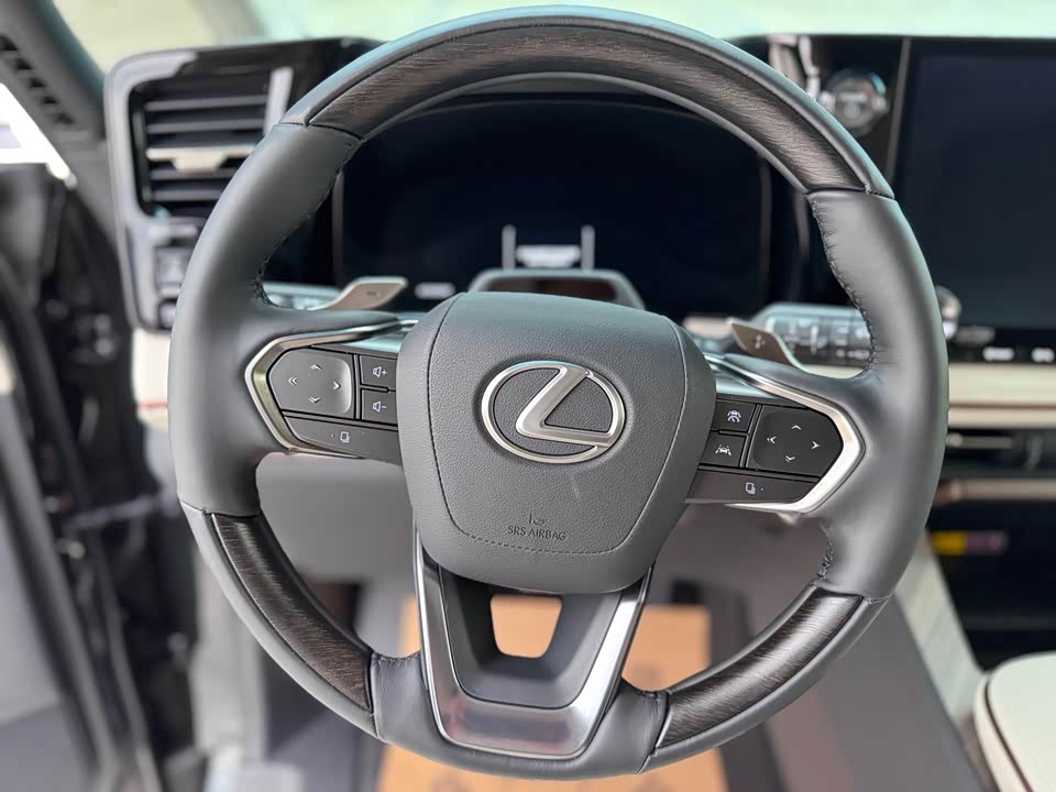 Lexus LM Lexus LM