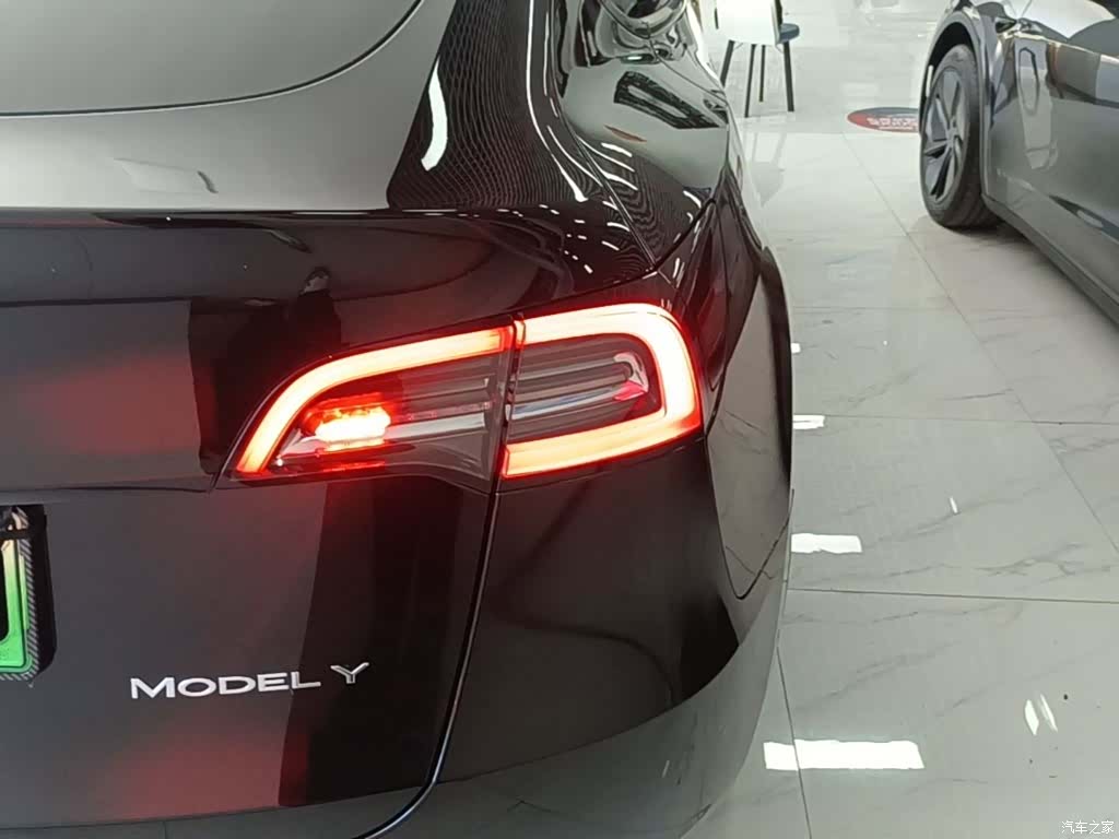 Tesla Model Y, 2023 8