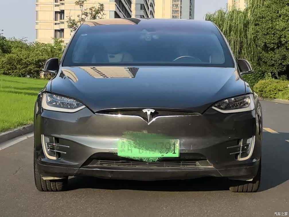 Tesla Model X, 2017 1