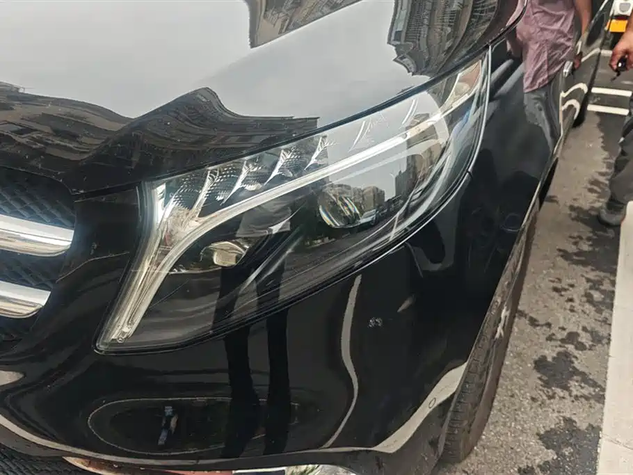 Mercedes-Benz V-class