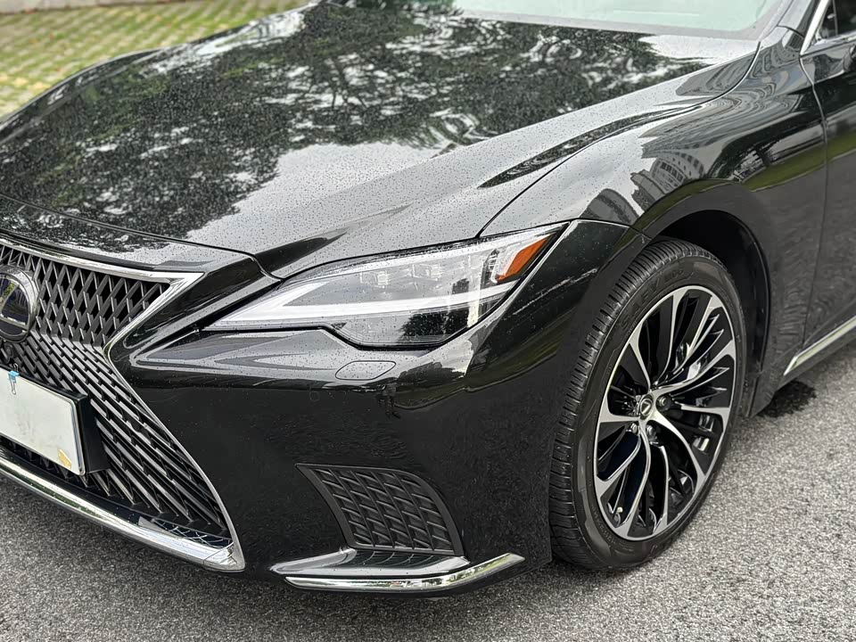 Lexus LS