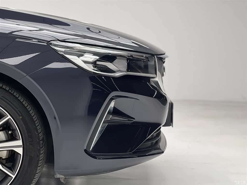 Geely Emgrand, 2022 все фото