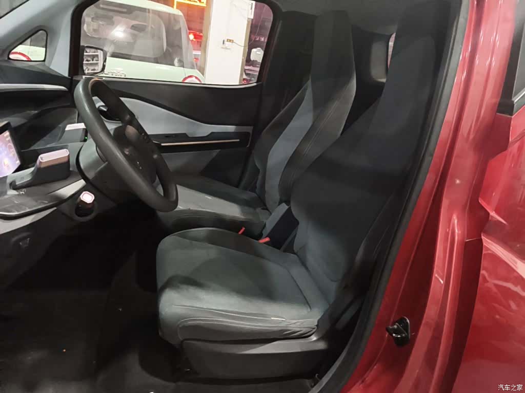 Wuling E200, 2019 17
