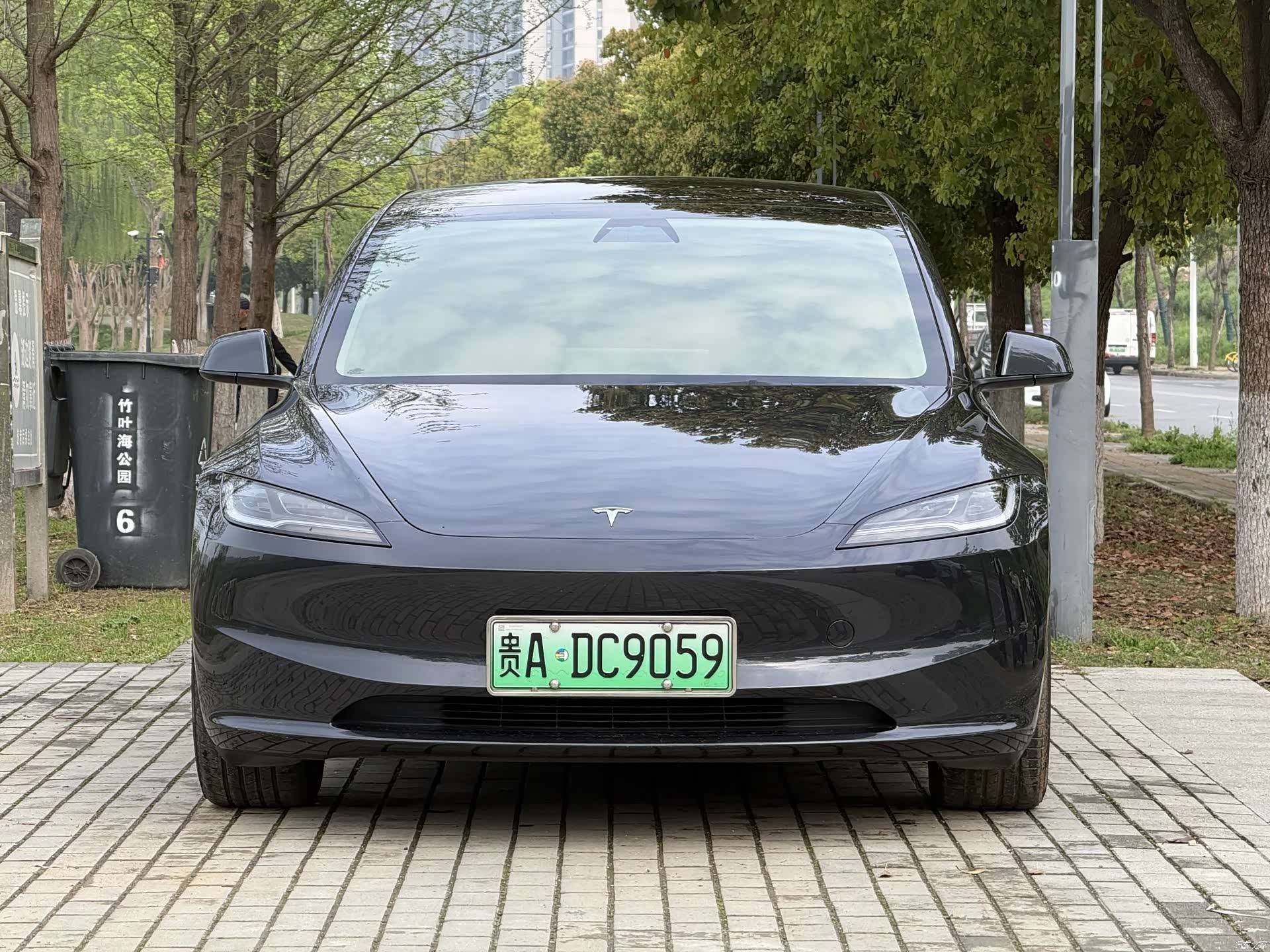 Tesla Model 3, 2025 3