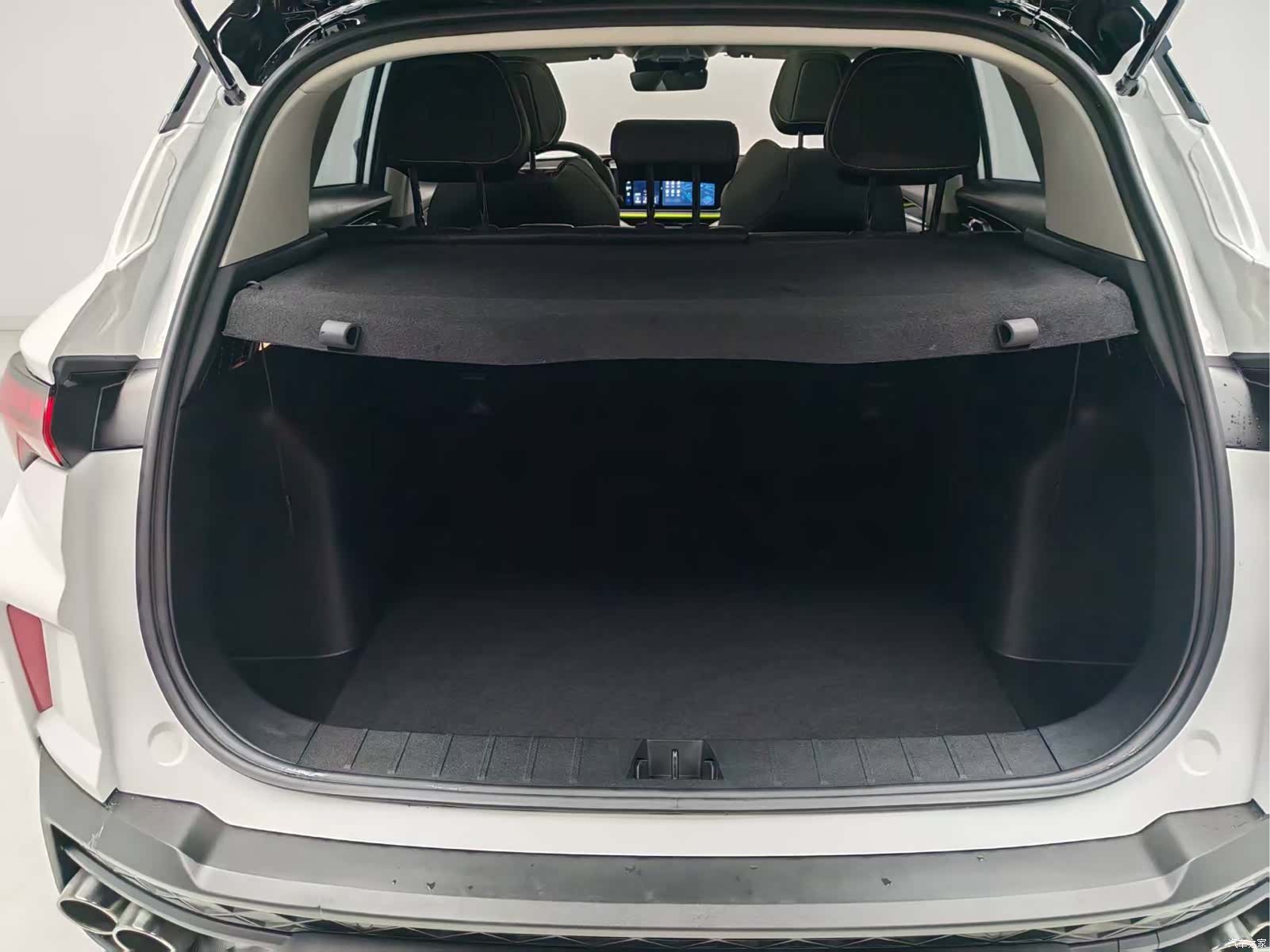 Geely Coolray, 2023 10