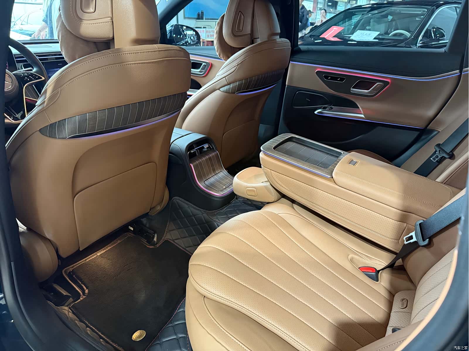 Mercedes-Benz E-Class, 2024 7