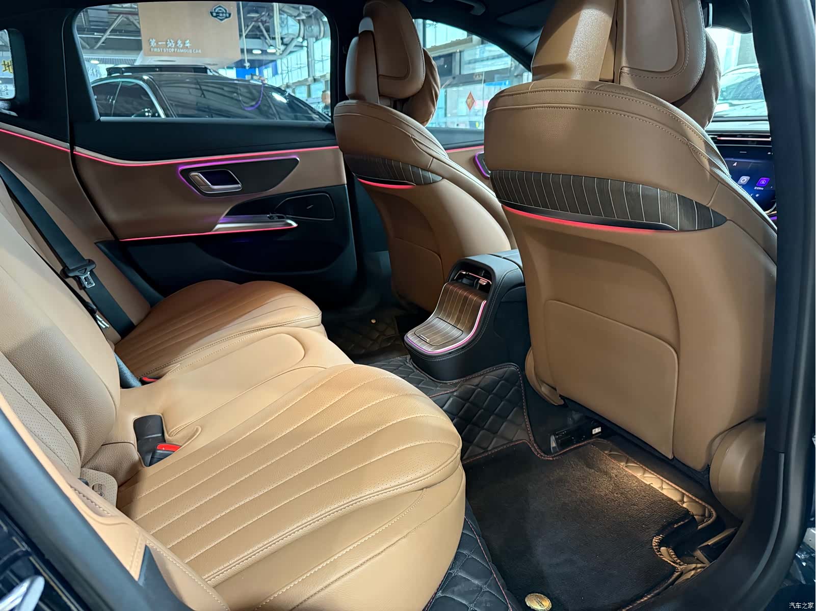 Mercedes-Benz E-Class, 2024 11