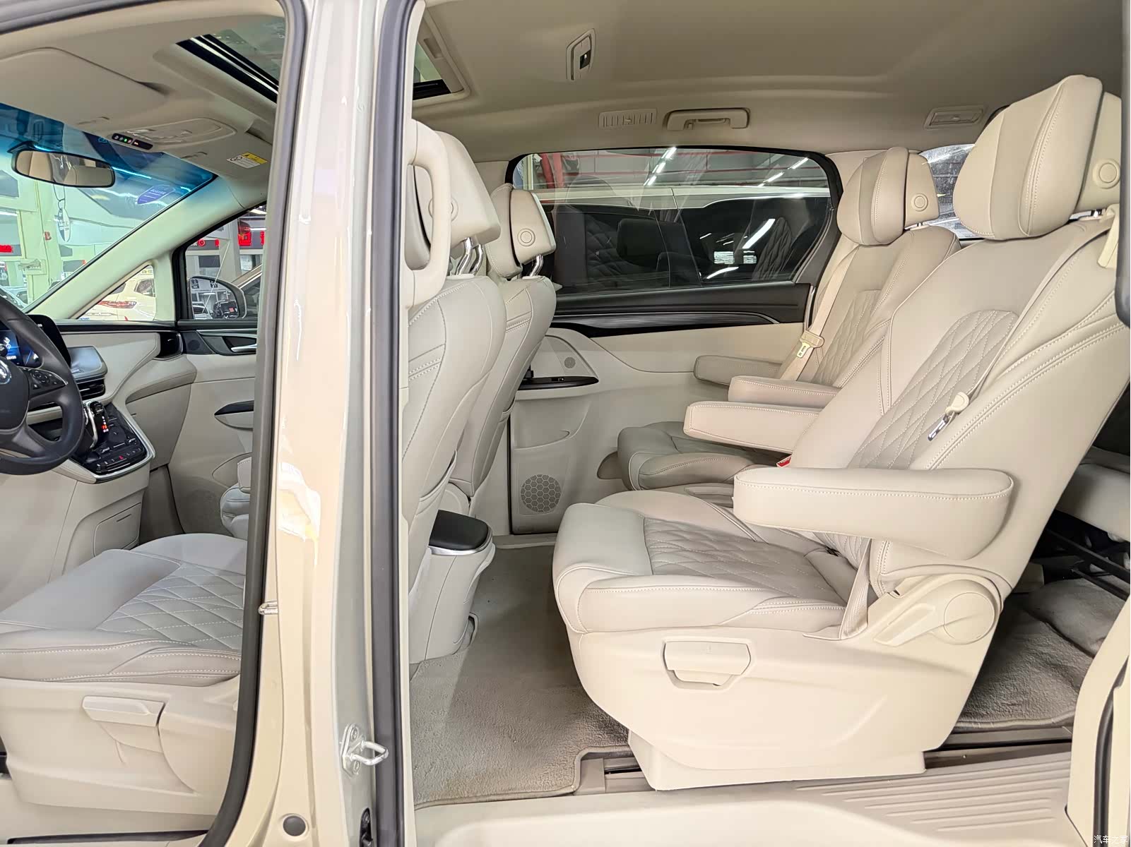 Buick GL8, 2022 6