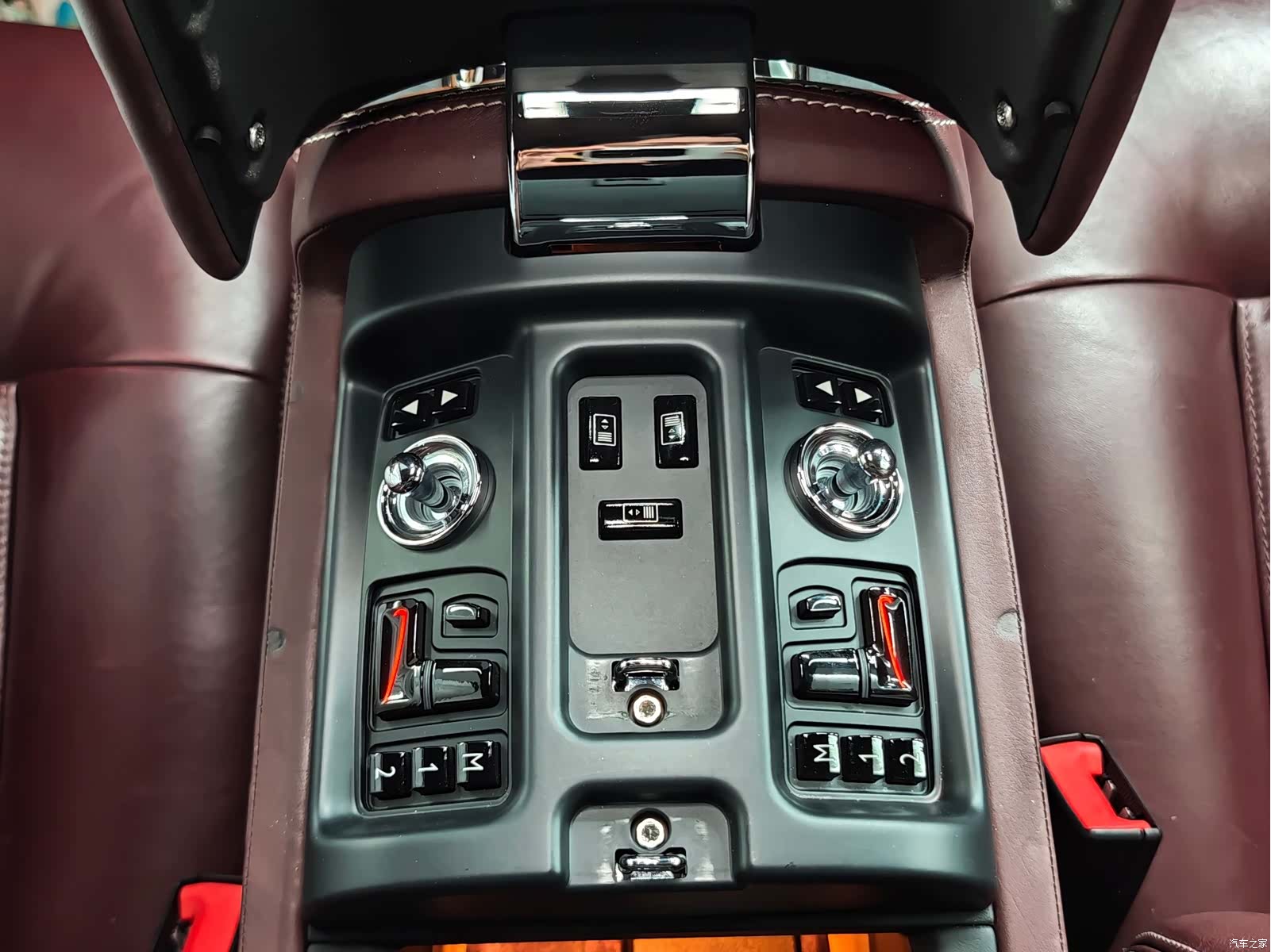 Rolls-Royce Phantom, 2016 15