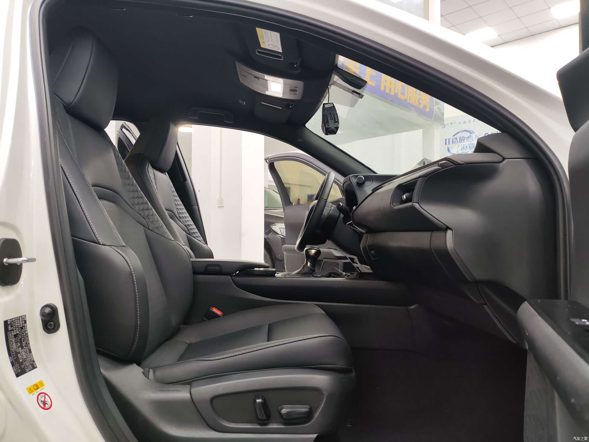 Lexus UX, 2019 все фото