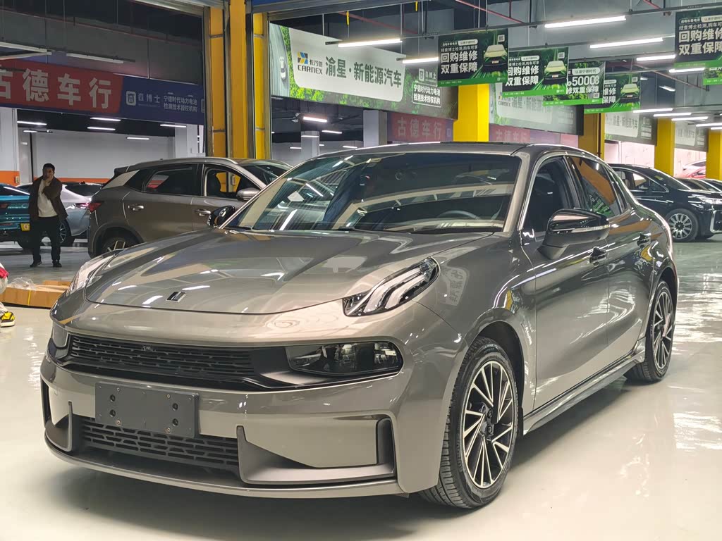 Lynk & Co 03