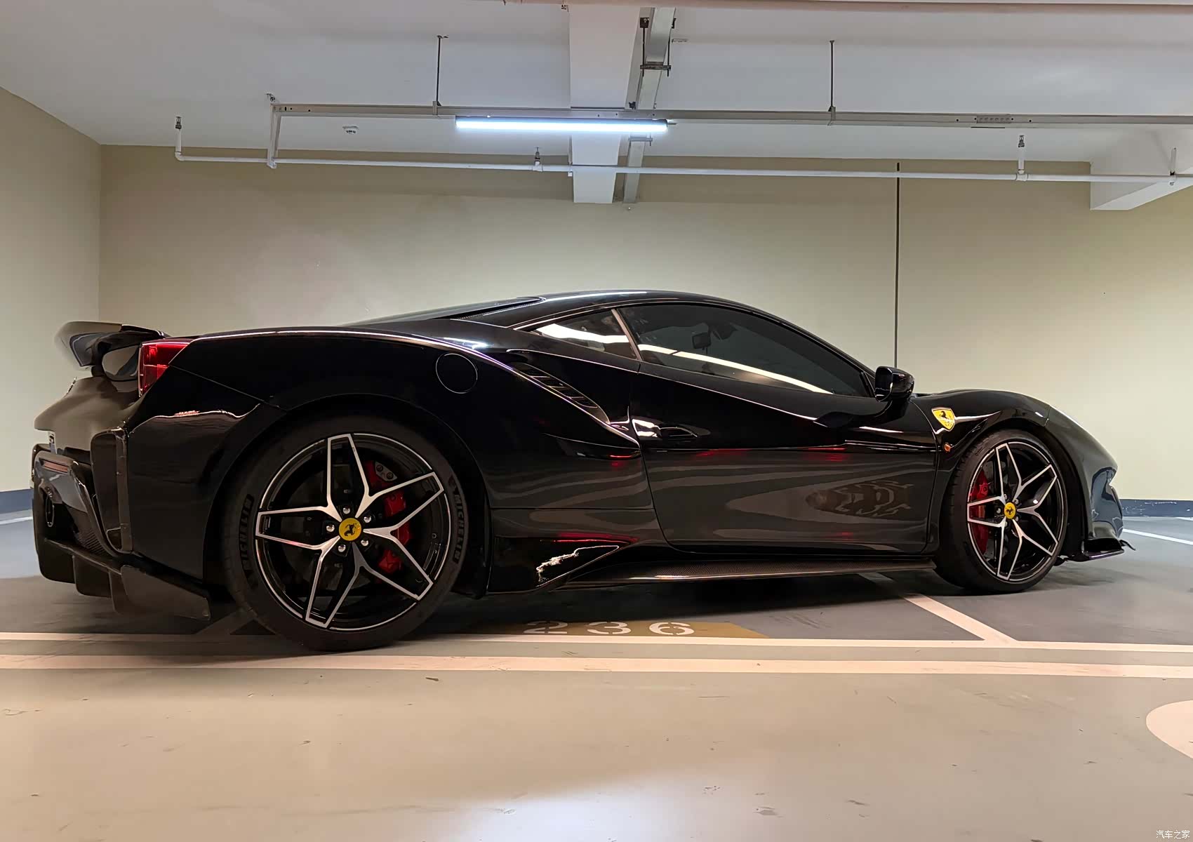 Ferrari 488, 2016 14