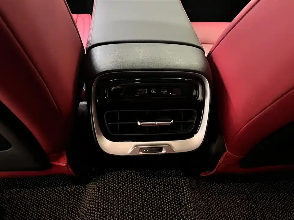 XPENG P7