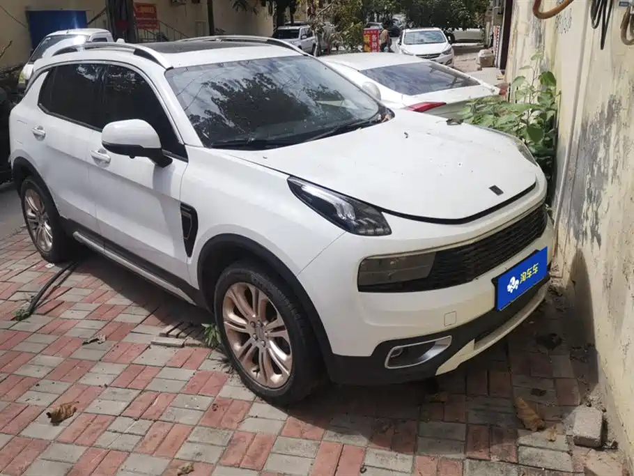 Lynk & Co 01