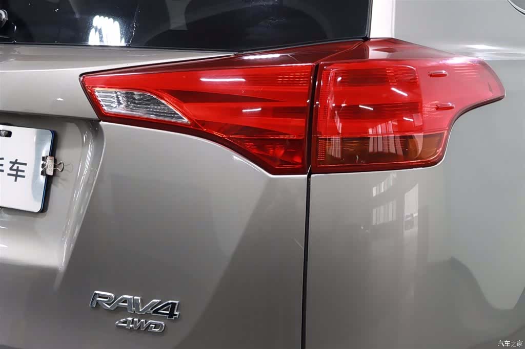 Toyota RAV4, 2015 13