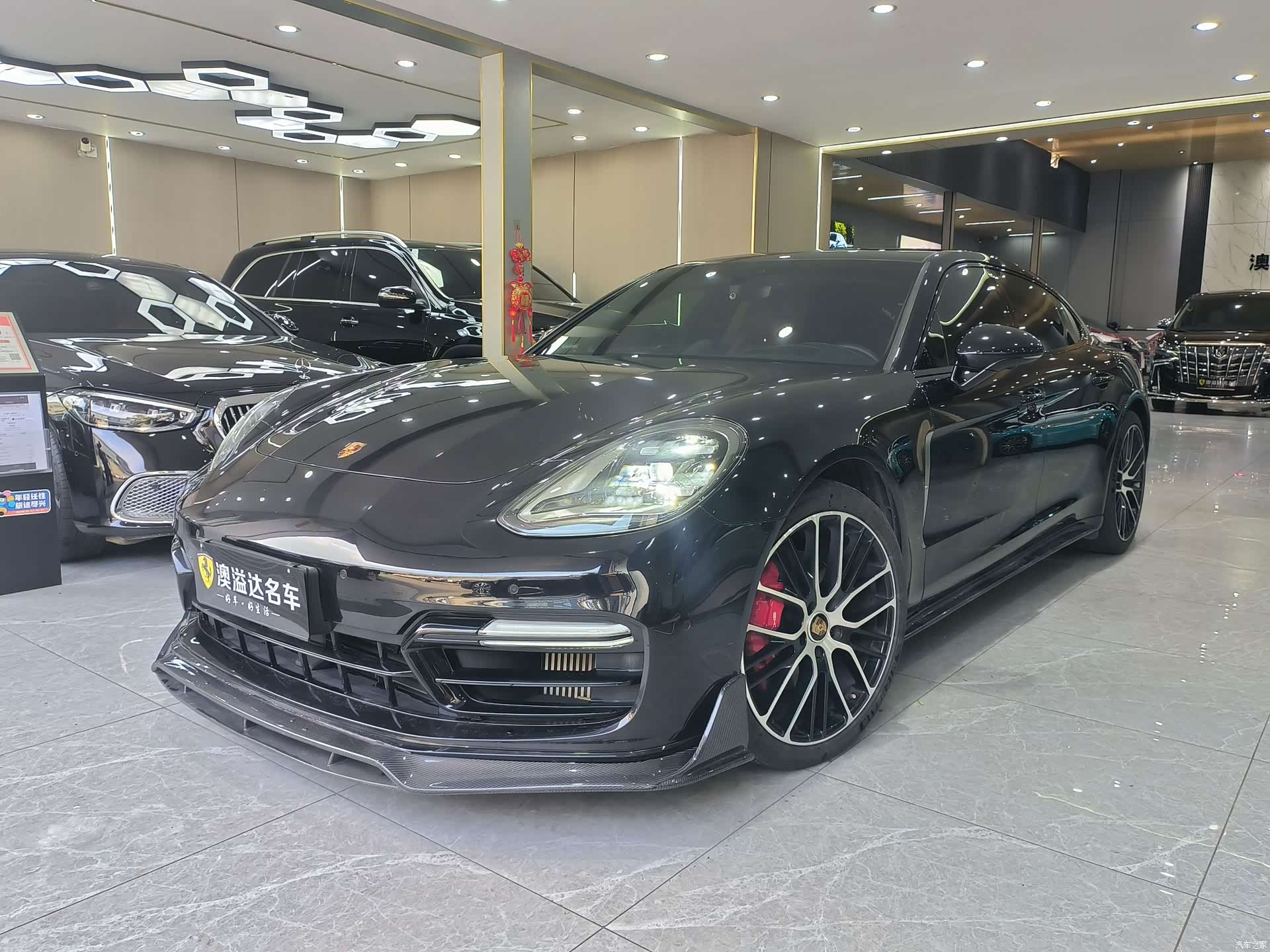 Porsche Panamera, 2023 1