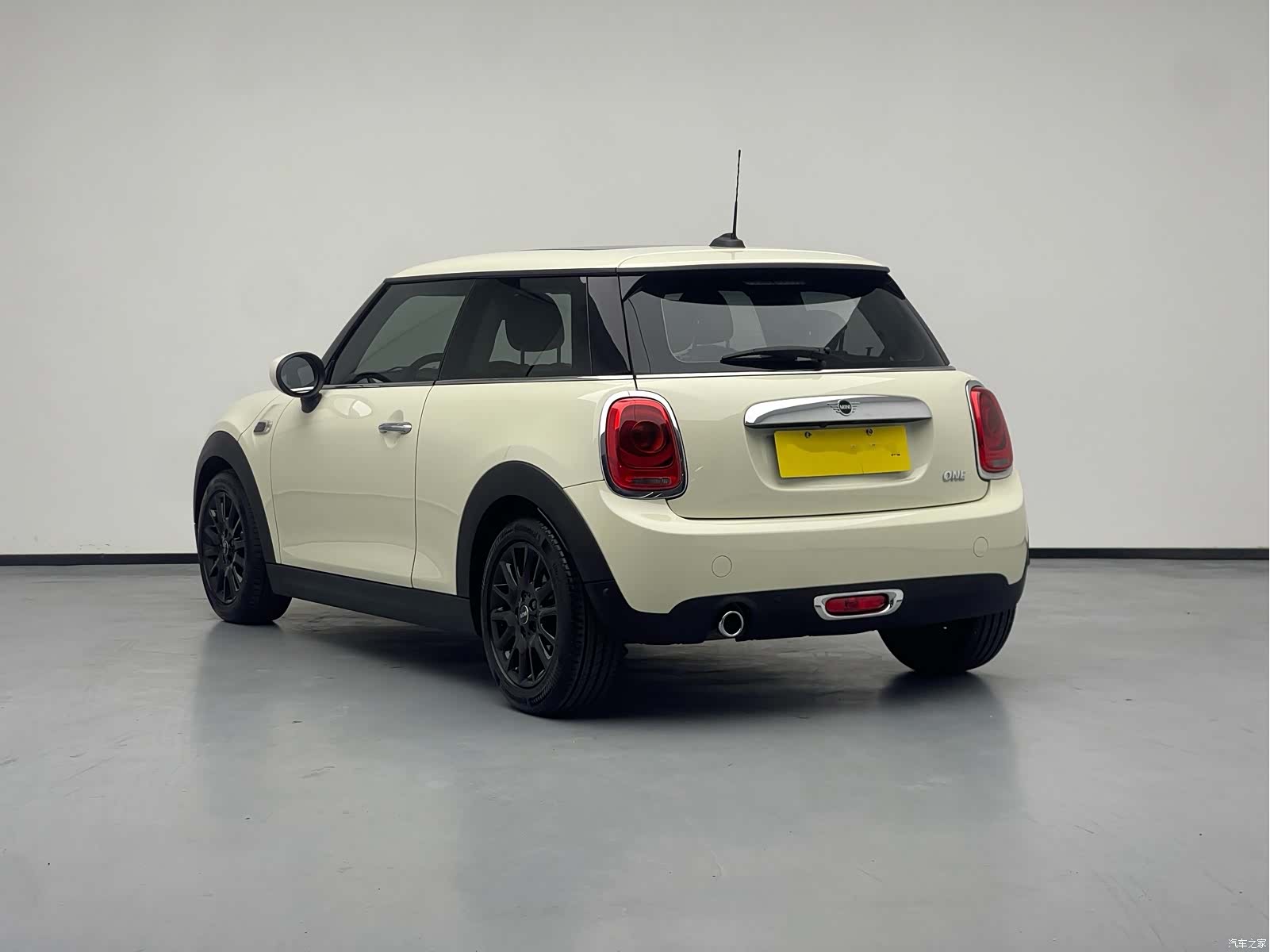 Mini ONE, 2021 17