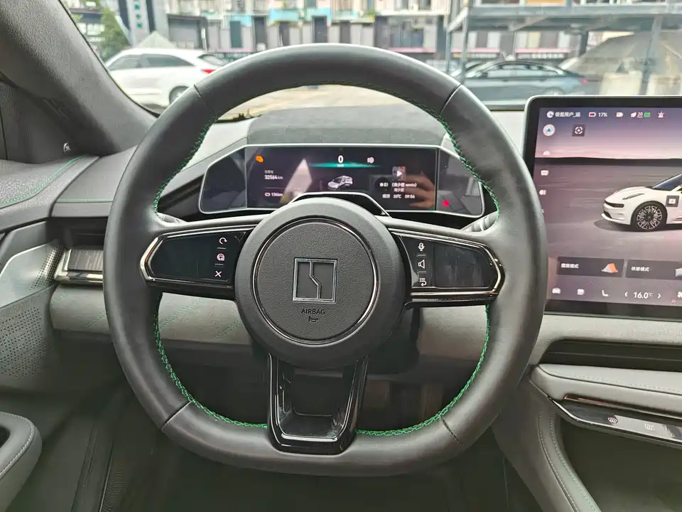 Zeekr 001